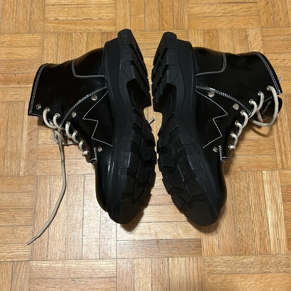 Alexander McQueen - Picture 4 of 16